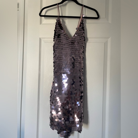 MAUVE SEQUIN DRESS - Picture 4 of 10